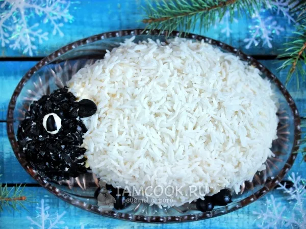 Фото блюда: Новогодний слоёный салат «Овечка»