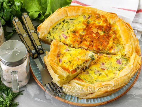 Фото блюда: Пирог из слоеного теста с лососем