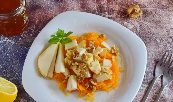 Фото блюда: Салат с тыквой, грушей и медом
