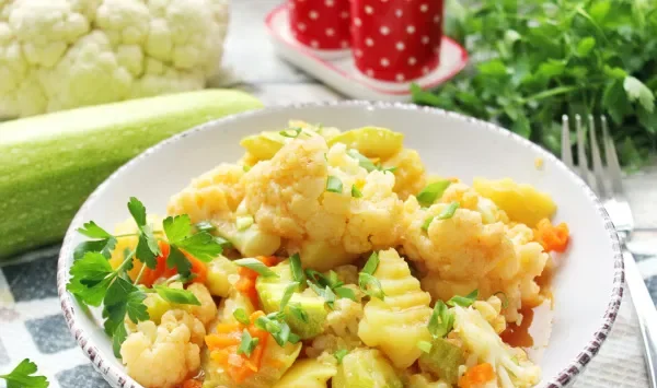 Фото блюда: Цветная капуста с картошкой и кабачками