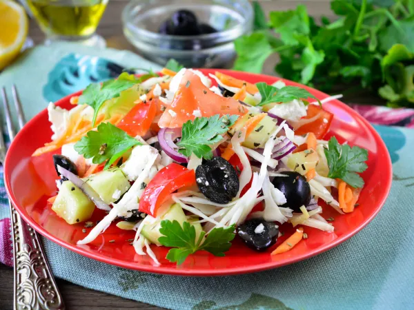 Фото блюда: Греческий салат с белокочанной капустой