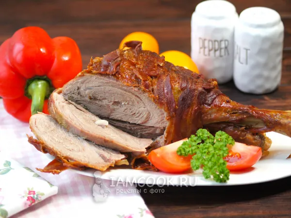 Фото блюда: Голень индейки в беконе в духовке