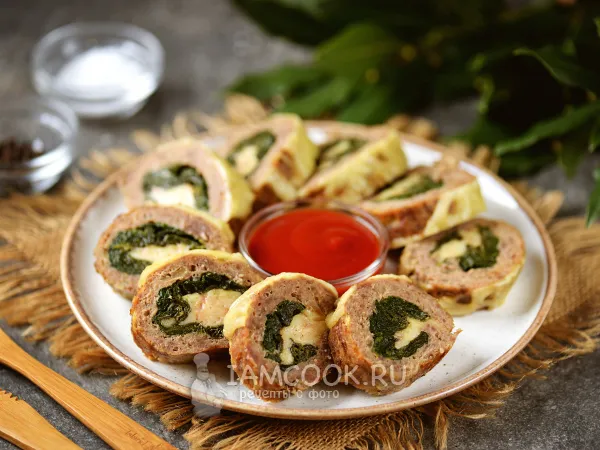 Фото блюда: Мясной рулет со шпинатом и сыром