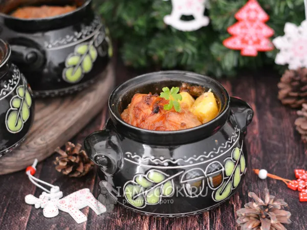 Фото блюда: Куриные бедра с картошкой в горшочке в духовке