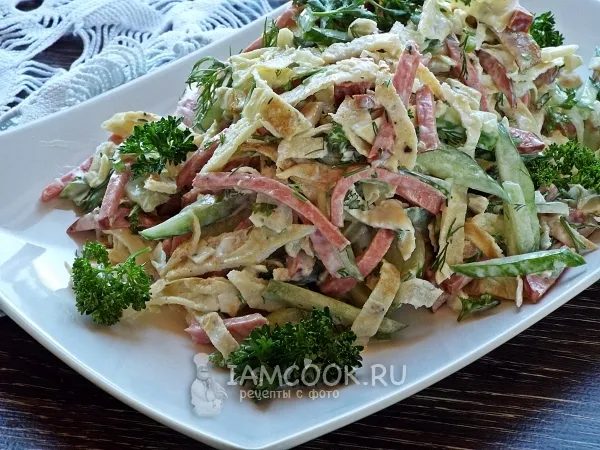 Фото блюда: Салат с блинами и копченой колбасой
