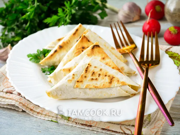 Фото блюда: Треугольники из лаваша с сыром и яйцом