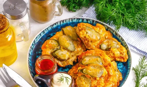 Фото блюда: Отбивная из свинины с солеными огурцами