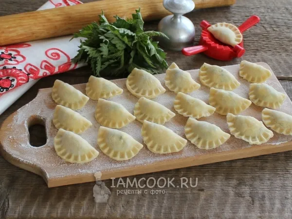 Фото блюда: Вареники с крапивой, творогом и сыром