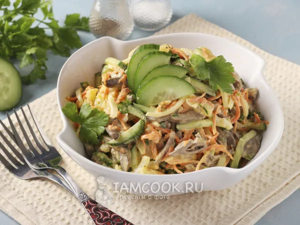 Фото блюда: Салат с куриными сердечками, ананасами и морковью по-корейски