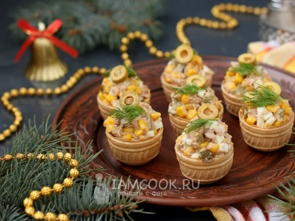 Фото блюда: Салат с тунцом и кукурузой в тарталетках