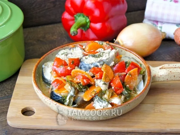 Фото блюда: Тушеная скумбрия с овощами