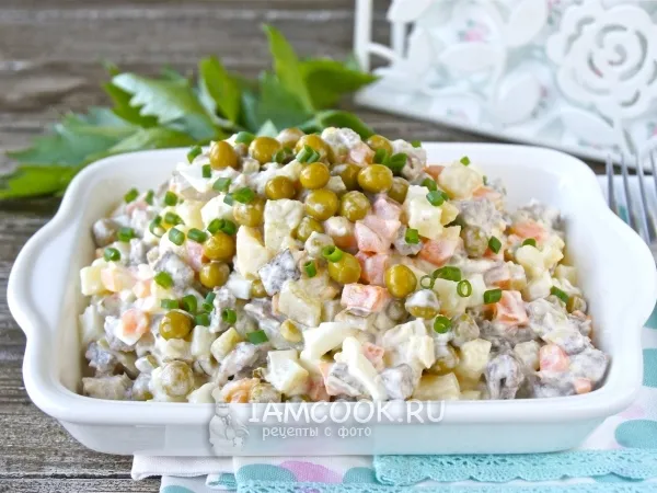 Фото блюда: Оливье с говядиной (классический рецепт)