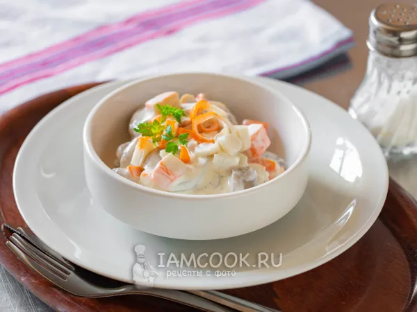 Фото блюда: Салат с крабовыми палочками и консервированными шампиньонами
