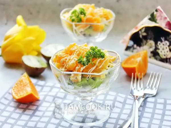 Фото блюда: Салат-коктейль с курицей и фруктами