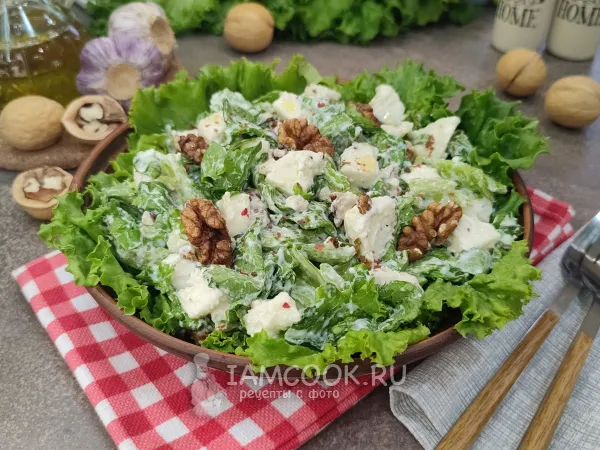 Фото блюда: Салат с сыром и грецкими орехами