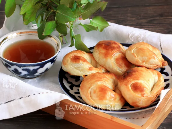 Фото блюда: Самса из слоеного теста с курицей и сыром