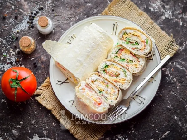 Фото блюда: Рулет из лаваша с курицей и зеленью