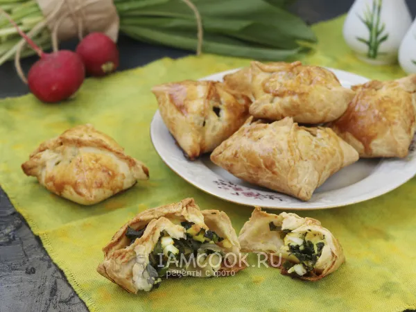 Фото блюда: Конвертики из слоёного теста с яйцами и черемшой
