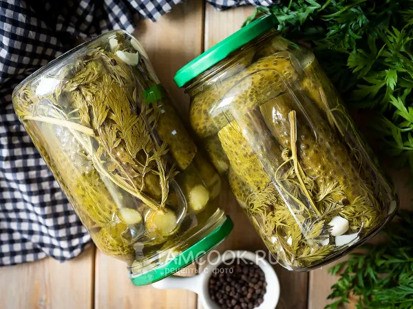 Фото блюда: Маринованные огурцы с морковной ботвой на зиму