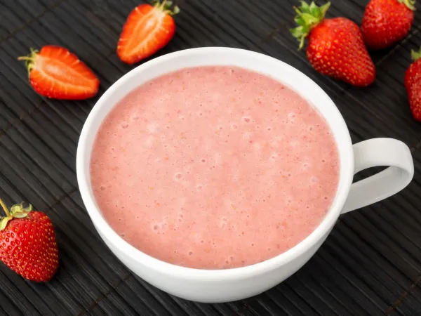 Фото блюда: Смузи с клубникой, бананом и мороженым