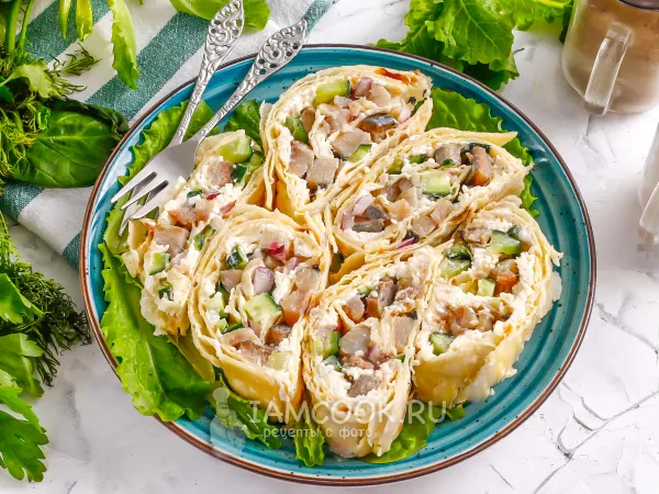 Фото блюда: Рулет из лаваша с селедкой и плавленым сыром