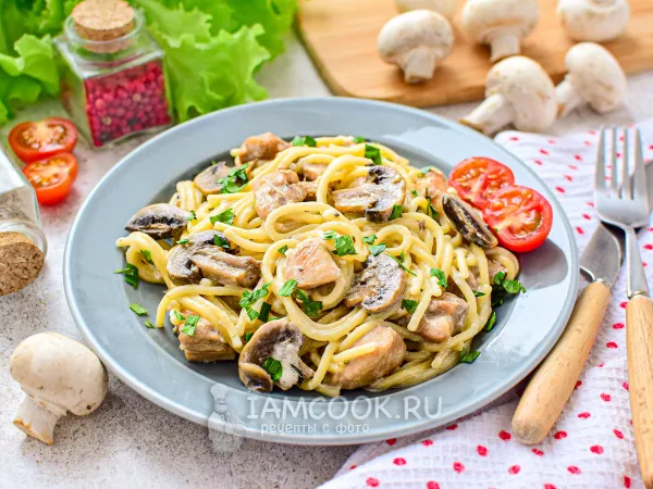 Фото блюда: Спагетти с курицей и грибами в сливочном соусе