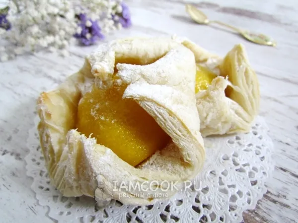 Фото блюда: Пирожные из слоеного теста с персиками