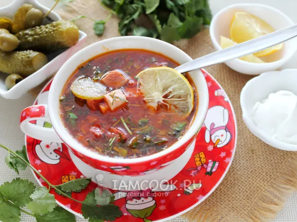 Фото блюда: Солянка сборная мясная с копченостями (классический рецепт)