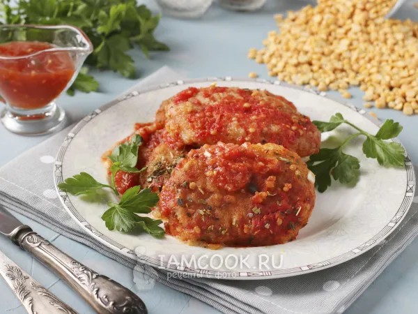 Фото блюда: Постные гороховые котлеты с манкой в томатном соусе
