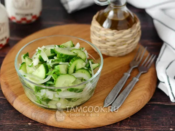 Фото блюда: Салат из огурцов с луком и маслом