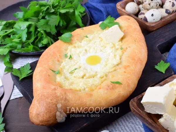 Фото блюда: Хачапури по-аджарски с творогом и сыром