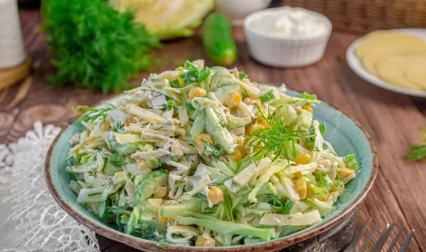 Фото блюда: Салат с капустой, курицей и сыром
