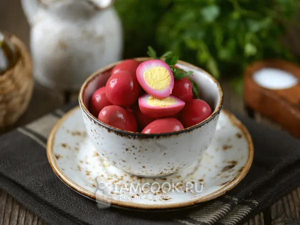 Фото блюда: Маринованные перепелиные яйца в свекольном соке