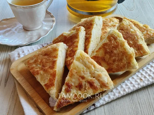 Фото блюда: Пирог с курицей и картошкой на сковороде