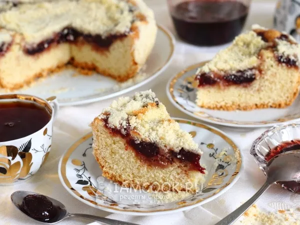 Фото блюда: Пирог с клубничным вареньем в мультиварке