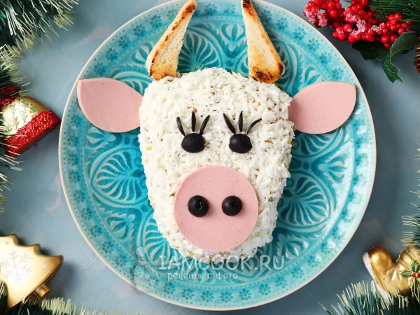 Фото блюда: Оливье в форме бычка