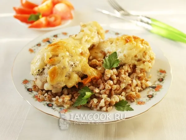 Фото блюда: Гречка с курицей в духовке с сыром