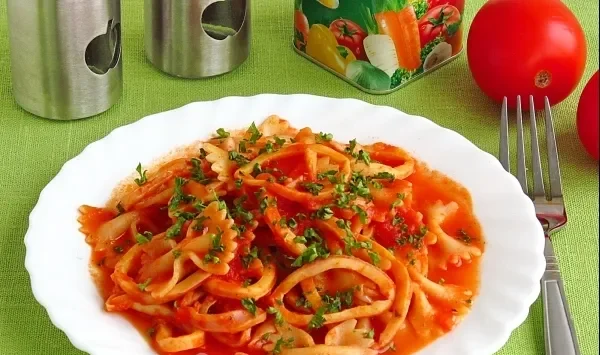 Фото блюда: Фарфалле с соусом из кальмаров