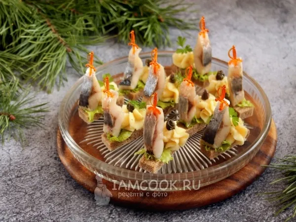 Фото блюда: Канапе с селедкой и картошкой