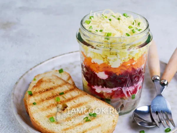 Фото блюда: «Сельдь под шубой» с солеными огурцами и сыром