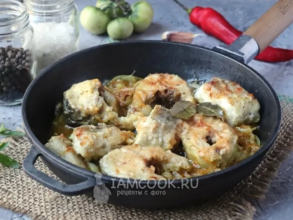 Фото блюда: Минтай с луком и морковью на сковороде