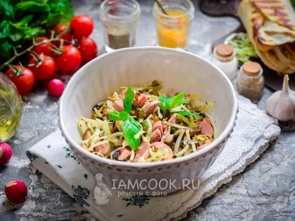 Фото блюда: Тушеная капуста с сосисками и баклажанами