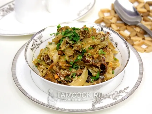 Фото блюда: Тушеная капуста с грибами в мультиварке