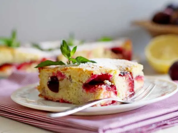 Фото блюда: Пирог со сливой на йогурте