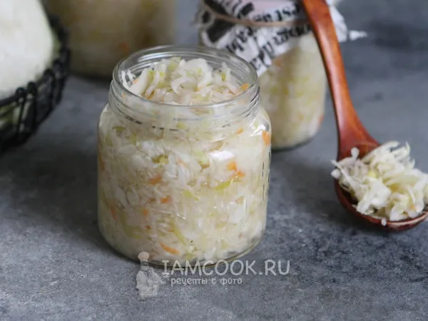 Фото блюда: Квашеная капуста с черным хлебом