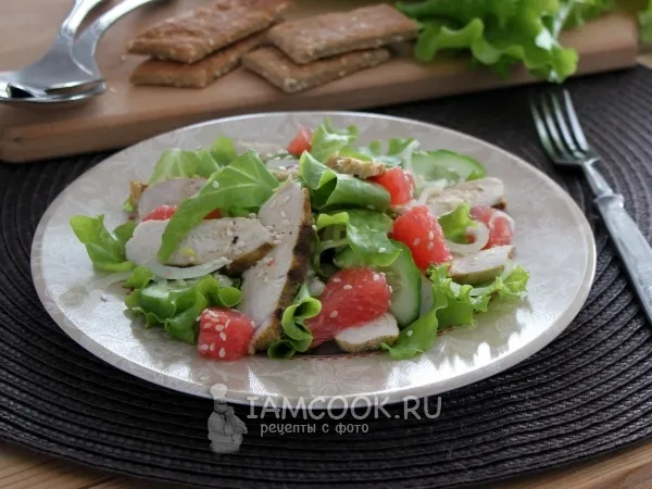 Фото блюда: Салат с куриной грудкой, огурцом и грейпфрутом