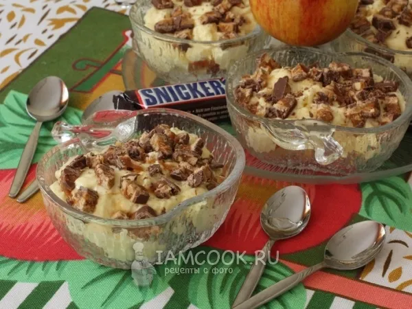 Фото блюда: Десерт с яблоком и сникерсом