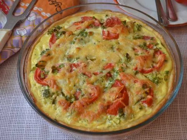 Фото блюда: Киш с тунцом, помидорами и брокколи