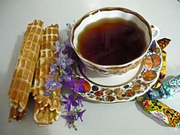 Фото блюда: Вафельные трубочки с варёной сгущёнкой и орехами