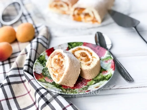 Фото блюда: Меренговый рулет со сливками и абрикосом